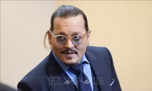 Johnny Depp trở lại trong tác phẩm mở màn cho LHP Cannes lần thứ 76