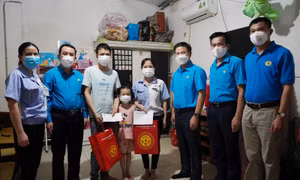 Hỗ trợ 4.000 suất quà cho người lao động bị ảnh hưởng bởi dịch COVID-19