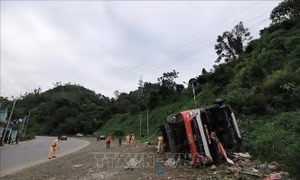 Lật xe ô tô khách ở dốc Cun khiến một người tử vong, bốn người bị thương