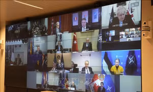 NATO lần đầu tiên triển khai lực lượng phản ứng nhanh