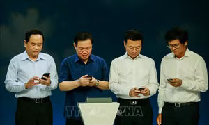 Phó Thủ tướng Vương Đình Huệ phát động đợt nhắn tin ủng hộ vì người nghèo 