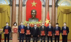 Chủ tịch nước Nguyễn Xuân Phúc giao nhiệm vụ cho các tân đại sứ  
