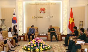 Thượng tướng Nguyễn Chí Vịnh tiếp Giám đốc Cơ quan Hợp tác quốc tế Hàn Quốc tại Việt Nam