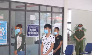 Tuyên phạt 13 năm tù giam đối với 3 bị cáo tổ chức xuất cảnh trái phép