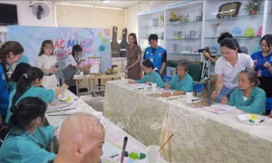 Khi tiếng cười và tình yêu thương trở thành 'liều thuốc' cho bệnh nhân ung thư​