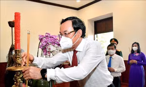 Lãnh đạo TP Hồ Chí Minh dâng hương tưởng nhớ Bác nhân dịp Quốc khánh 2/9