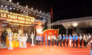 Thắp nến tri ân, tưởng nhớ các anh hùng liệt sỹ
