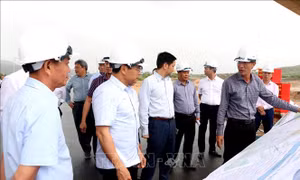 Bộ trưởng Bộ Giao thông vận tải kiểm tra thi công tuyến cao tốc qua Bình Thuận