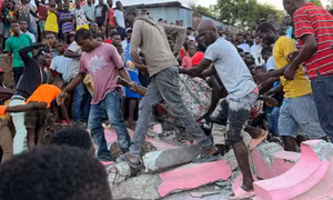 Bác sĩ Cuba hỗ trợ các nạn nhân động đất ở Haiti