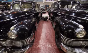 Rao bán xe Limousine hiếm thời Liên Xô với giá cao kỷ lục