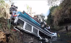 Guatemala tuyên bố quốc tang tưởng niệm nạn nhân vụ xe buýt lao xuống vực