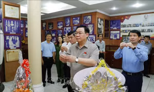 Chủ tịch Quốc hội Vương Đình Huệ tưởng nhớ, tri ân cố Chủ tịch Quốc hội Nguyễn Hữu Thọ