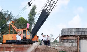 Thủ tướng kiểm tra tiến độ thi công Dự án giao thông trọng điểm tại Đồng Tháp
