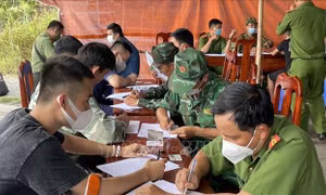 Người lao động tự do ở Campuchia tìm cách về nước qua Cửa khẩu Mộc Bài