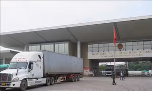 Xuất nhập khẩu nông sản qua cửa khẩu Lào Cai vẫn gặp khó
