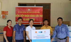 Hỗ trợ 3.655 thùng nước cho người dân bị thiên tai ở Nghệ An