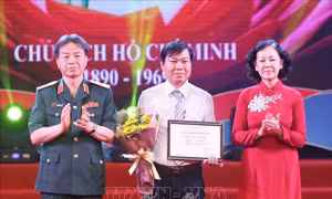 Trưởng ban Dân vận Trung ương dự Lễ trao giải Cuộc thi 'Những tấm gương bình dị mà cao quý'
