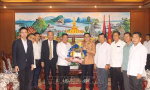 Tổng lãnh sự quán Việt Nam tại Champasak chúc mừng Tết Bunpimay của Lào