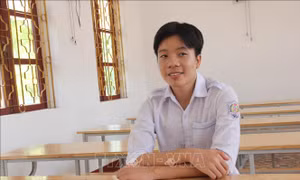 Cậu học trò làng mộc giành hai điểm 10 trong Kỳ thi tốt nghiệp THPT