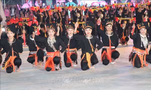 Lễ hội Quế Văn Yên (Yên Bái): Rực rỡ sắc màu 'Người Dao xuống phố'