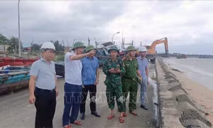 Đặc khu Bạch Long Vỹ (Hải Phòng) trong tâm bão số 4