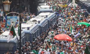 Hàng ngàn người Algeria biểu tình phản đối Chính phủ lâm thời 