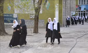 Hàng chục nghìn nữ sinh tại Afghanistan quay trở lại trường học