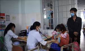 Gia tăng bệnh nhi nhập viện do thời tiết giao mùa