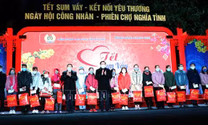 Tiếp tục nâng cao hơn nữa đời sống vật chất, tinh thần của công nhân