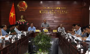 Ứng phó với sạt lở ở Hậu Giang: Kiểm soát chặt việc xây dựng nhà ở ven sông