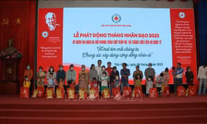 Tháng Nhân đạo 2023: Xây dựng cộng đồng đoàn kết, giàu lòng nhân ái