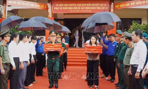 Bàn giao các mẫu sinh phẩm - thêm niềm hi vọng cho thân nhân liệt sĩ