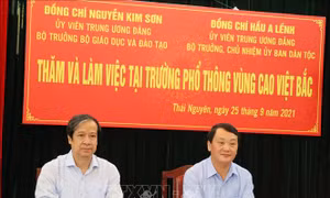 Đoàn công tác Bộ GD-ĐT, Ủy ban Dân tộc làm việc tại Trường PT Vùng cao Việt Bắc 