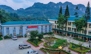 40 học sinh nhập viện sau bữa tối, nghi ngộ độc thực phẩm 