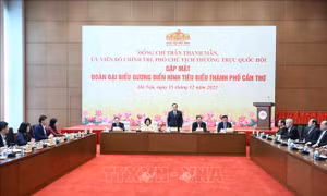 Phó Chủ tịch Thường trực Quốc hội gặp mặt các gương điển hình tiêu biểu thành phố Cần Thơ