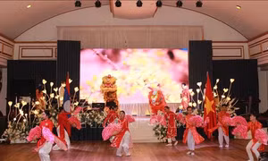 Tết Cộng đồng đầm ấm, thắm tình hữu nghị tại Pakse 
