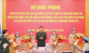 Trao quyết định cho 4 sĩ quan Quân đội thực hiện nhiệm vụ gìn giữ hòa bình Liên hợp quốc
