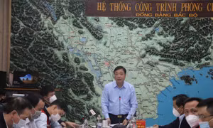 Ứng phó mưa lũ tại miền Trung, đảm bảo an toàn phòng, chống dịch COVID-19