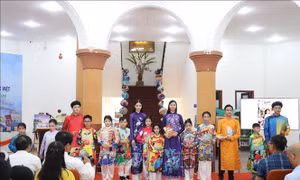 Khơi dậy tình yêu sách, tôn vinh giá trị áo dài Việt Nam