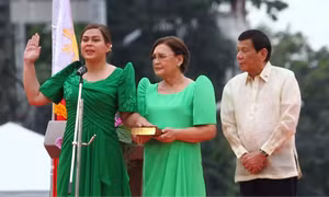 Bà Sara Duterte tuyên thệ nhậm chức Phó Tổng thống Philippines
