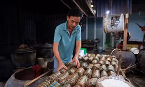 Xóm bánh tét Nhị Bình nổi tiếng ở TP phố Hồ Chí Minh