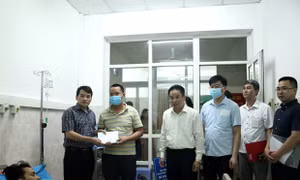 Thăm hỏi, động viên gia đình cô giáo vùng cao gặp nạn ở Hà Giang