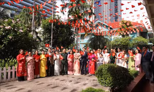 Nhớ Bác trong ngày vui thống nhất non sông