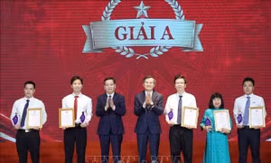 Báo Tin tức và Dân tộc giành giải C với loạt bài bình luận tại Cuộc thi chính luận "Bảo vệ nền tảng tư tưởng của Đảng trong kỷ nguyên mới"