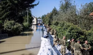 Mực nước sông Danube của Hungary dâng cao kỷ lục sau bão Boris