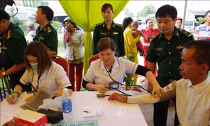 Khám, điều trị miễn phí cho người nghèo vùng biên giới Việt Nam – Campuchia
