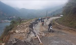 Sụt lún nghiêm trọng trên tỉnh lộ 152 thuộc thị xã Sa Pa