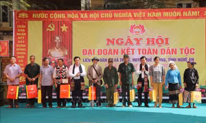 Ủy viên Bộ Chính trị Nguyễn Xuân Thắng dự Ngày hội Đại đoàn kết ở Nghệ An
