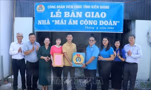 Sắp xếp cán bộ khi giải thể tổ chức công đoàn trong cơ quan Nhà nước
