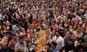Khai mạc Lễ hội bia Oktoberfest tại Đức